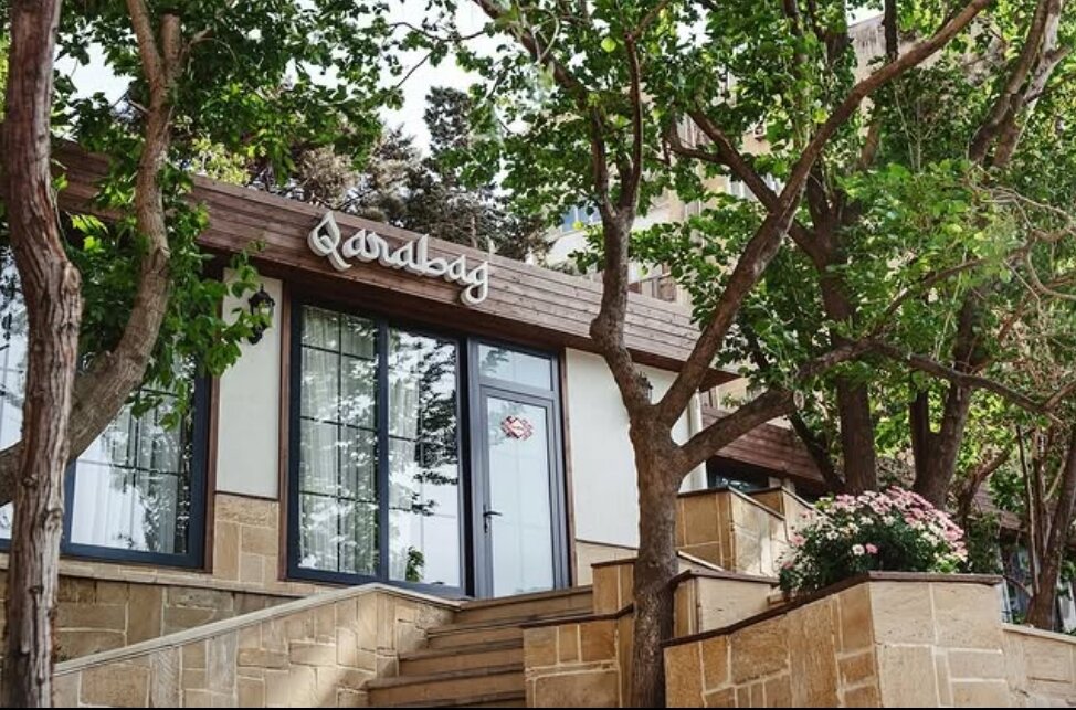 Qarabağ Restoranı – Milli Ləzzətin və Rahatlığın Ünvanı