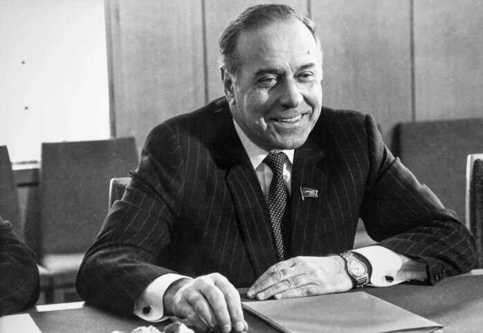 Aris Ələkbərov: Dövlətçilik məktəbi və milli iradənin zirvəsi – Heydər Əliyev fenomeni