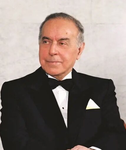 Hacı Fərəc müəllim: Millətin yaddaşında ucalan liderlik məktəbi – Heydər Əliyev və Azərbaycanın yenidən doğuluş fəlsəfəsi