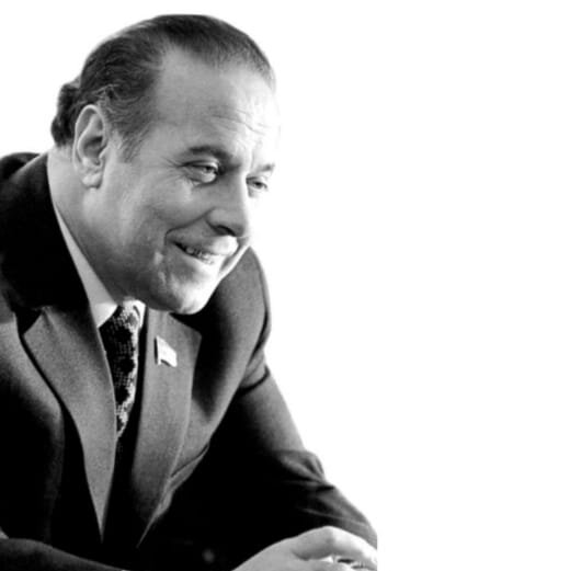 Elxan Əliyev: Ulu Öndər Heydər Əliyev – Azərbaycan dövlətçiliyinin möhtəşəm dirçəliş yolu və milli sabitliyin əbədi dayağı