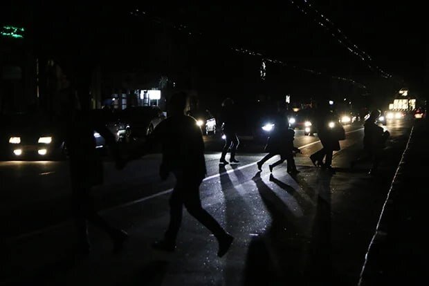Krımda total qaranlıq: "Xarici təsirlər" yarımadanı tamamilə işıqsız qoydu