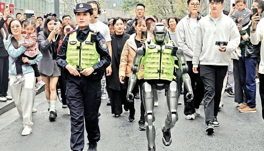 Robotlar şübhəli insanları belə tutacaq - Süni intellektli polislər xidmətə başladı